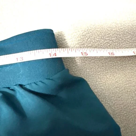 Under Armour Womens HeatGear Loose Fit Shorts M Teal/Black Polyester & Elastane - Picture 6 of 7